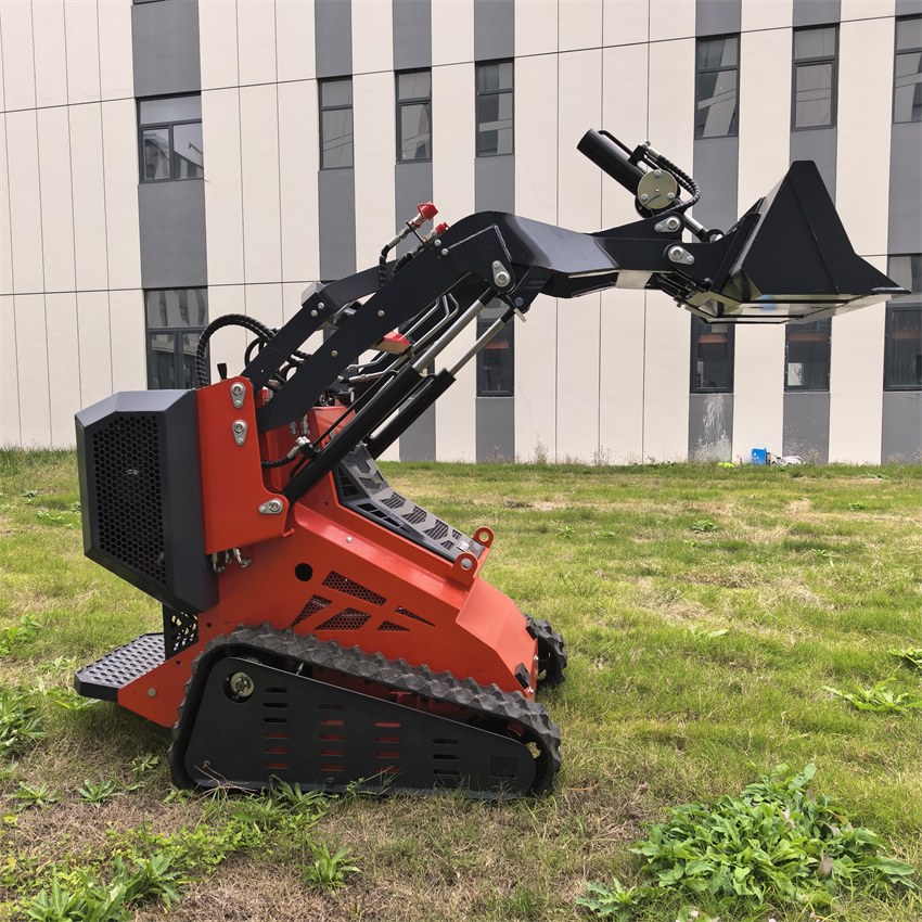 Kompakti liukukuormaaja