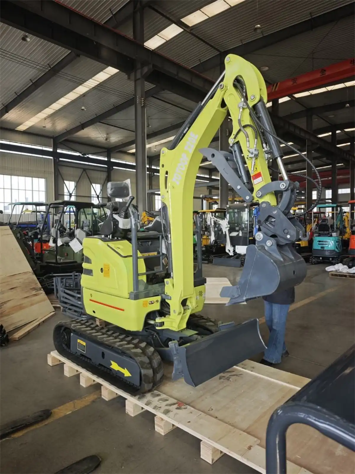 Z20ミニショベルが本日グアテマラへ出荷 Z20ミニショベルが本日グアテマラへ出荷