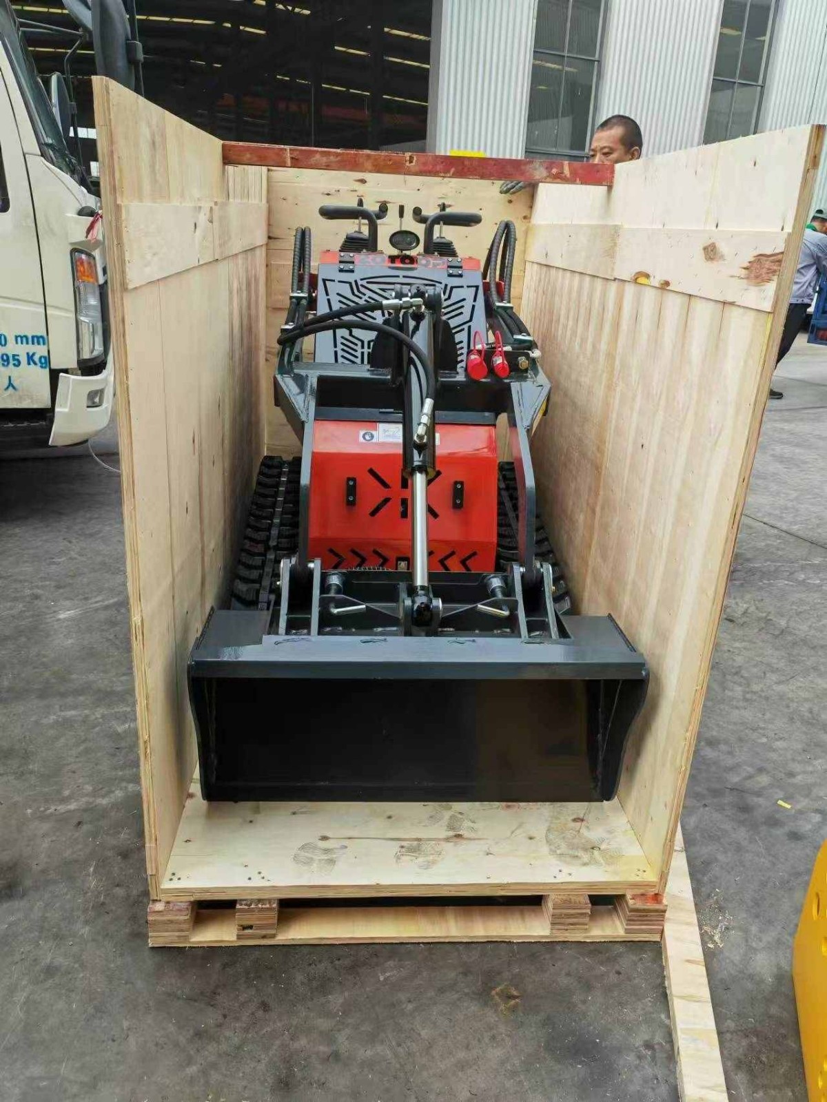 Cargadora compacta T360 de un cliente canadiense: ¡Enviada hoy! Cargadora compacta T360 de un cliente canadiense: ¡Enviada hoy!