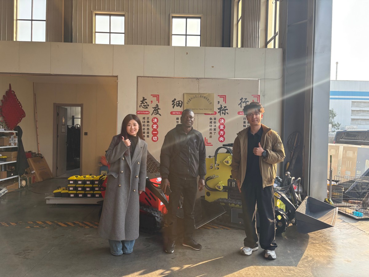 Liberian Customer Came Our Factory And Bought The Big Skid Steer Loaders Liberian Customer Came Our Factory And Bought The Big Skid Steer Loaders