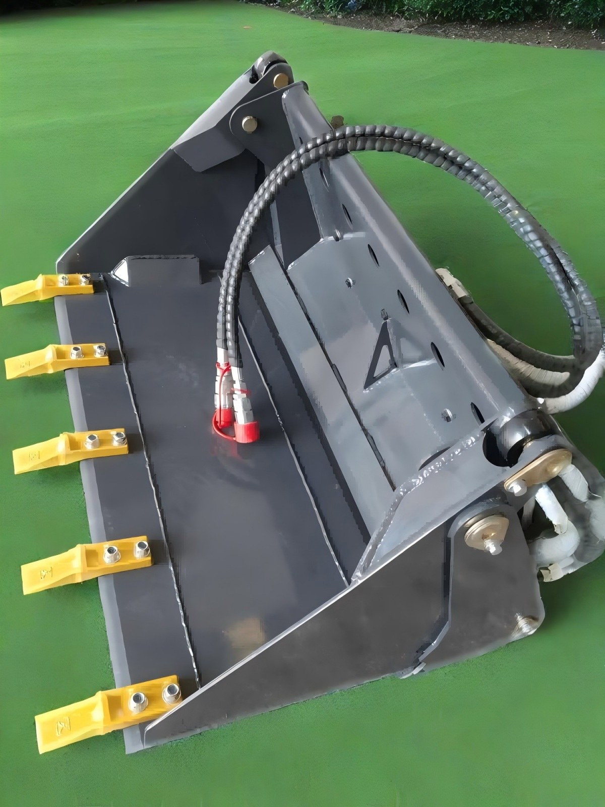 Kašika za mini utovarivač 4 u 1